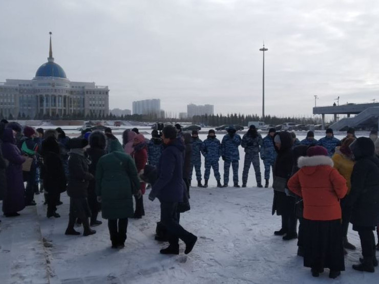 Нұр-Сұлтанда елуден астам әйел жәрдемақыға наразылығын білдірді