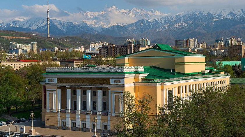 Әскери әндерді тұрғын үйлердің балкондарында тұрып орындау флешмобы іске қосылды