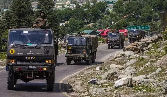 /image/2020/09/01/crop-9_6_336x575_indian-lac-troops-1329734.jpeg