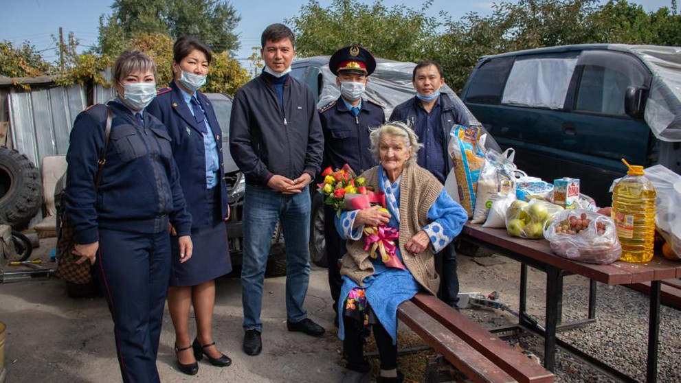 Қарттарым аман-сау жүрші...