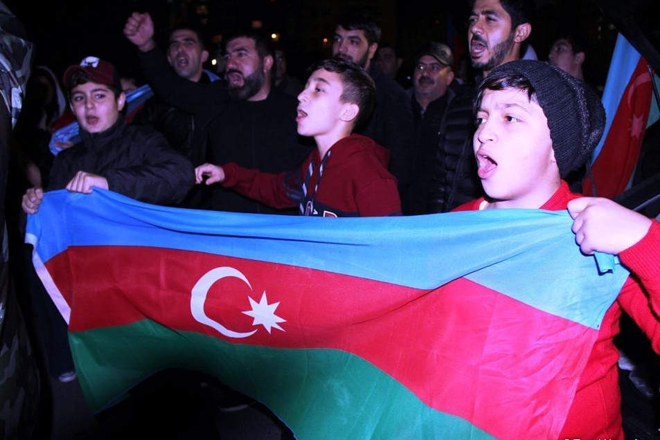 /image/2020/11/10/crop-15_2_636x953_trend_baku_qarabag_sevinci_101120_10.jpg