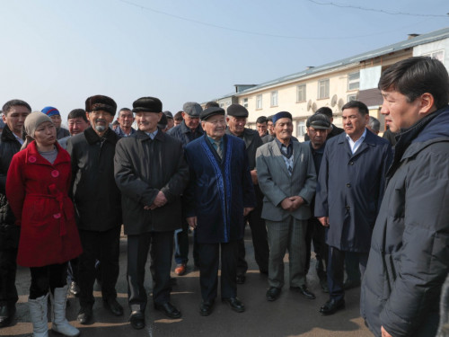 Qulaq asý jáne baqylaý: Nur Otan Túrkistan oblysyndaǵy bir aýyldyń turǵyndaryna kómektesti