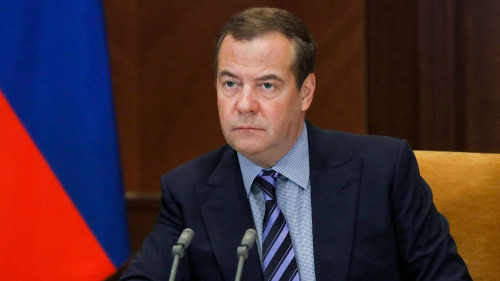 مەدۆەديەۆ "كييەۆتەن كەيىن قازاقستاندى باسىپ الامىز" دەگەنگە ەمەۋرىن تانىتقان جازباسىن "مەنىكى ەمەس" دەيدى
