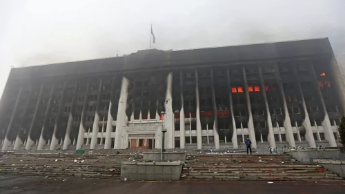 Қаңтарда өртенген Алматы әкімдігінің ғимаратын депутатқа тиесілі компания жөндеп жатыр