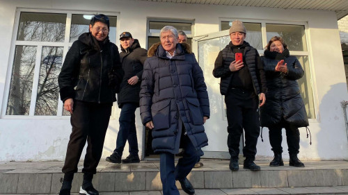 Алмазбек Атамбаев емделу үшін Испанияға барады