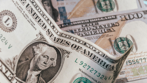 Dollar 10 teńgege arzandady