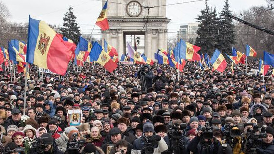 "Полиция Ресейден күдіктенеді": Молдовада жаппай наразылық шеруі өтті