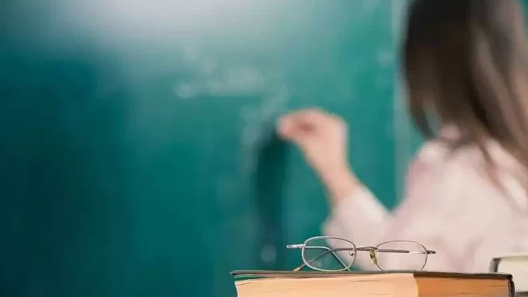 Oqý–aǵartý mınıstrligi attestasıadan bosatylatyn muǵalimderdi atady
