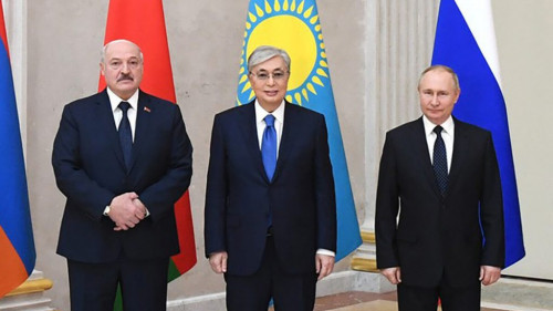 /image/2023/05/29/crop-0_33_576x1024_putyn-lukashenko-tokaev-1024x658.jpg