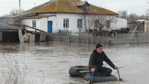 Ақтөбе қаласында тасқыннан зардап шеккен тұрғындарға баспана беріліп жатыр