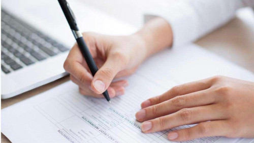 استانا اكىمدىگى تالاپكەرلەرگە مىڭعا جۋىق ءبىلىم گرانتىن ءبولدى