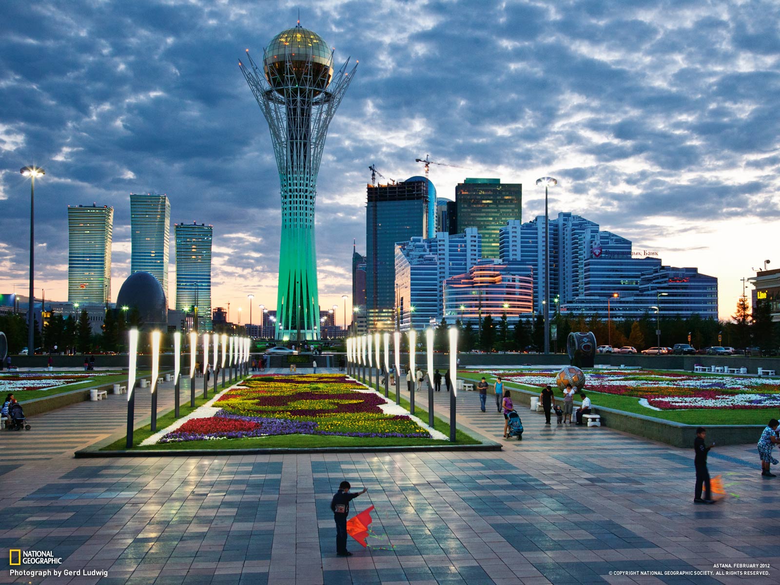 baiterek-tower_Astana-Wallpaper