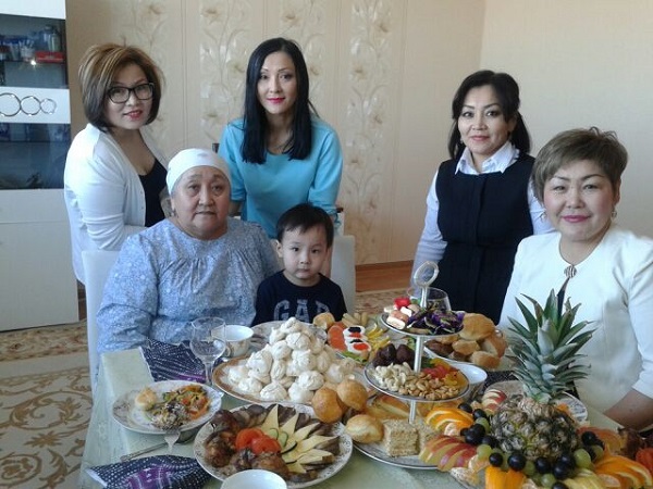 Меруерт Түсіпбаева өміріндегі еркектер туралы кітап жазып жатыр (фото)