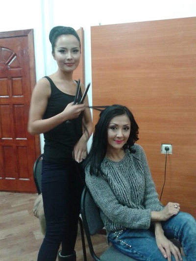 Меруерт Түсіпбаева өміріндегі еркектер туралы кітап жазып жатыр (фото)