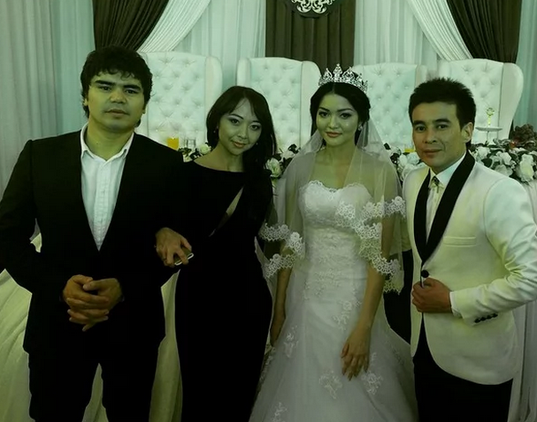 Бисексуалдар бейнеленген порно видеолар Мүшесі бар қыз жігітті трахает (порно видео)