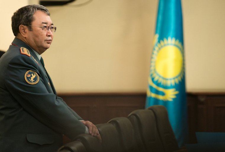 Но заседание еще и не думало начинаться. Позже начало и вовсе перенесли на полчаса.