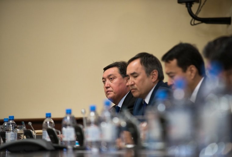 Сказать, что все это как-то растроило членов правительства, нельзя. Все они уже давно работают на высоких должностях