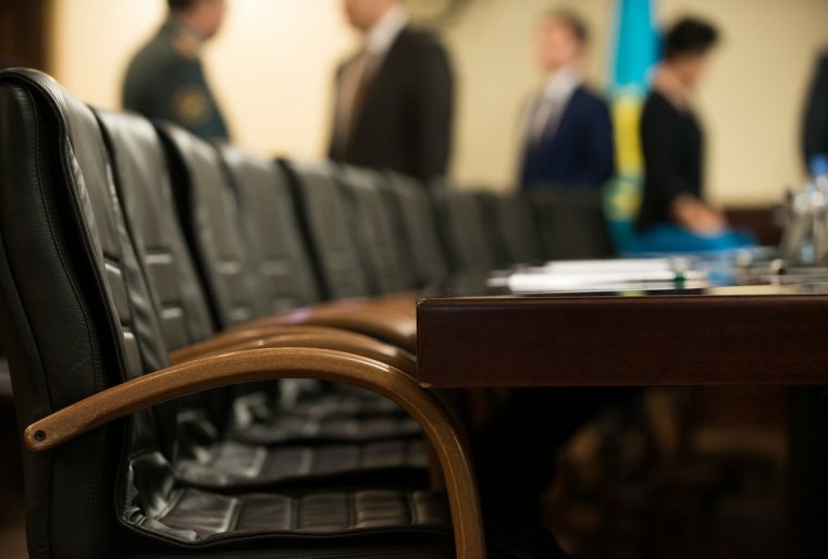 Давайте же еще раз взглянем на тех, кто представляет казахстанское правительство.