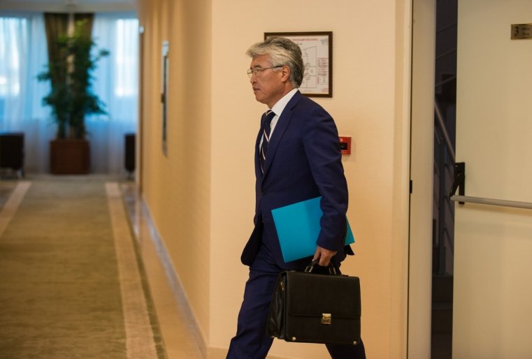 Итак, встречайте - всем знакомый министр культуры и спорта Арыстанбек Мухамедиулы.