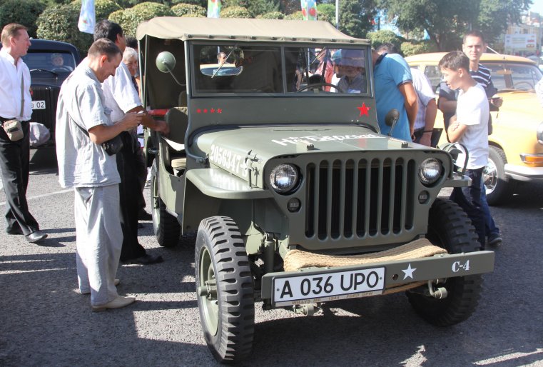 Естественно, на мероприятии, посвященном ретро-машинам, не обошлось без авто эпохи Великой Отечественной войны