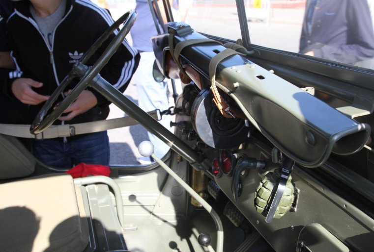 Посетители выставки могли не только посмотреть на авто снаружи, но и заглянуть в салоны