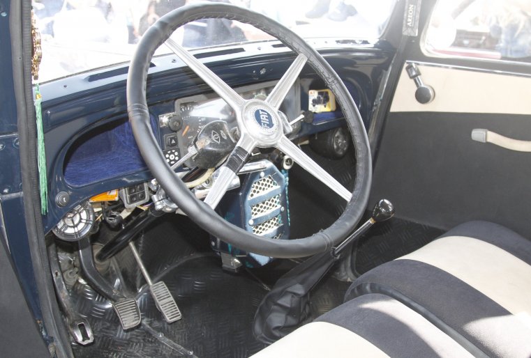 На Fiat 1930-х годов пришлось поставить поворотники, поскольку сейчас нельзя ездить без них. Установили печку. Также установлены сигнализация, современный замок, электроподъемники. Двигатель одолжили у Ford Taurus 1992 года выпуска. Шины брали на заказ