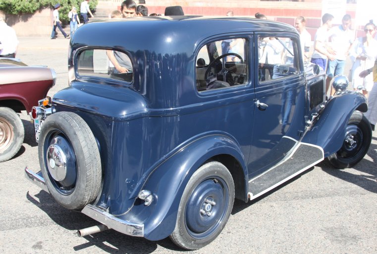 Машину хозяин приобрел за 600 долларов. На восстановление ушло более пяти лет. Как рассказал владелец, этим трофейным автомобилем в Таразе в советские времена пользовались представители местных властей