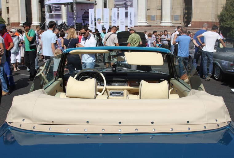 Погода тоже не подкачала. В такой теплый день открытый верх просто идеален