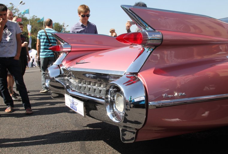 Вполне себе автомобиль эпохи "мечты о космосе"