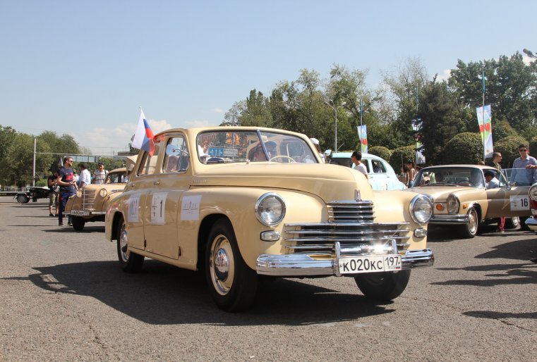 Аким Алматы отметил, что власти города будут поддерживать такие начинания. "Я знаю, во многих частных коллекциях есть хорошие авто. Я надеюсь, что наши горожане будут более смелыми, будут их выводить, радоваться не только сами, но и вместе с горожанами", - сказал он