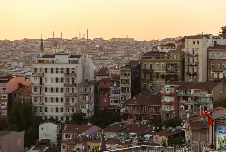 ۆپروچەم، ۆسە وتنوسيتەلنو ي زاۆيسيت وت توگو، كاكۋيۋ چاست گورودا سچيتات سەنتروم. ەسلي ۆى ۆپەرۆىە ۆ ستامبۋلە، تو ۆام، كونەچنو، بۋدۋت ۆسە رەكومەندوۆات ەحات نا پلوششاد سۋلتاناحمەت