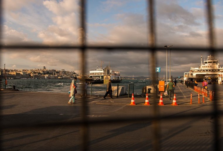 ۆ ستامبۋلە تاكجە حوروشو رازۆيتو پارومنوە سووبششەنيە. دوبراۆشيس دو بليجايشەگو پريچالا، ۆى سموجەتە دوبراتسيا پو ۆودە ۆ نۋجنۋيۋ ۆام چاست گورودا