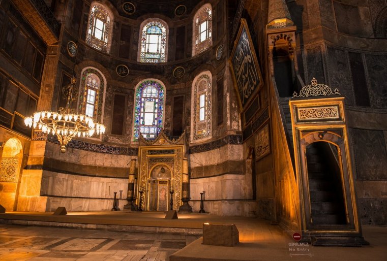 بيلەت ۆ نەگو ستويت 40 تۋرەسكيح لير. نو چتوبى سەكونوميت، موجنو پريوبرەستي مۋزەينۋيۋ كارتۋ، س كارتوي ۆى سموجەتە پوسەتيت نەسكولكو مۋزەيەۆ ۆ رازنىە دني. ستويموست تاكيح كارت وت 80 لير