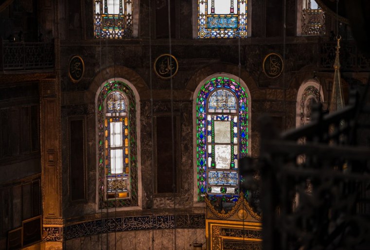 ستەنى ي داجە پول سدەلانى يز روزوۆوگو، زەلەنوگو، كراسنوگو ي بەلوگو مرامورا