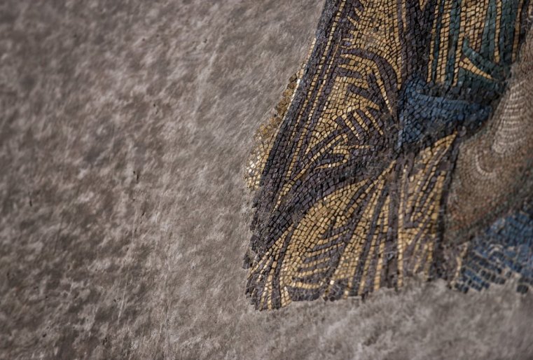 XV ۆەك وزنامەنوۆال ناچالو نوۆوي ەپوحي دليا حريستيانسكوگو حراما. ۆ 1453 گودۋ پو ۆەلەنيۋ سۋلتانا مەحمەدا II سوفييسكيي سوبور بىل پەرەدەلان ۆ مەچەت، فۋنكسيۋ كوتوروي ي ۆىپولنيال پوچتي پيات ۆەكوۆ. س 1935 گودا سوبور پرەوبرازوۆالي ۆ مۋزەي اييا-سوفيا، كوتورىي ي سەگودنيا ەجەدنيەۆنو سوبيراەت ۆ سۆويح ستەناح سوتني پوسەتيتەلەي