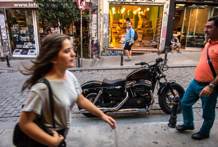 سامىم وپتيمالنىم ۆيدوم ترانسپورتا دليا ستامبۋلا ياۆلياەتسيا دۆۋحكولەسنىي، ۆ وسنوۆنوم ەتو موتوسيكلى ي سكۋتەرى.