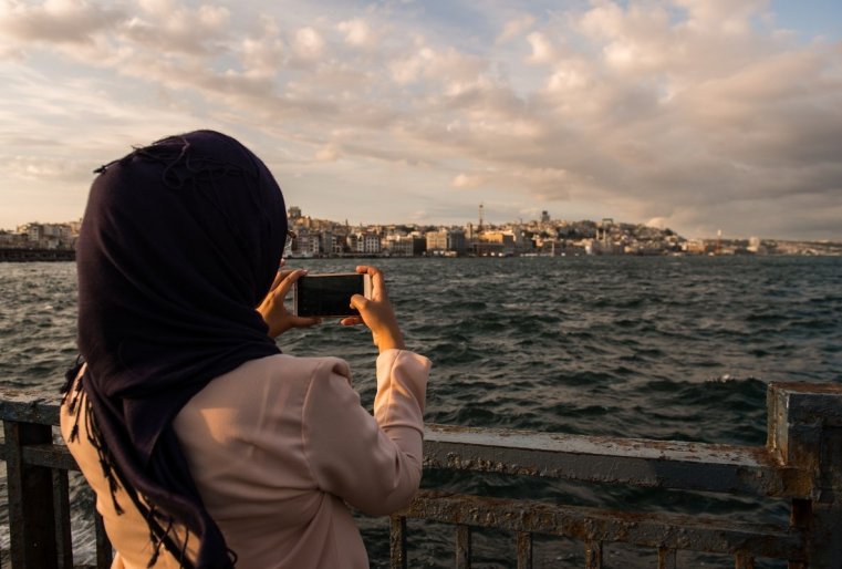 تۋريستى ۆ ستامبۋلە ۆ وسنوۆنوم يز ازياتسكيح ي ارابسكيح ستران