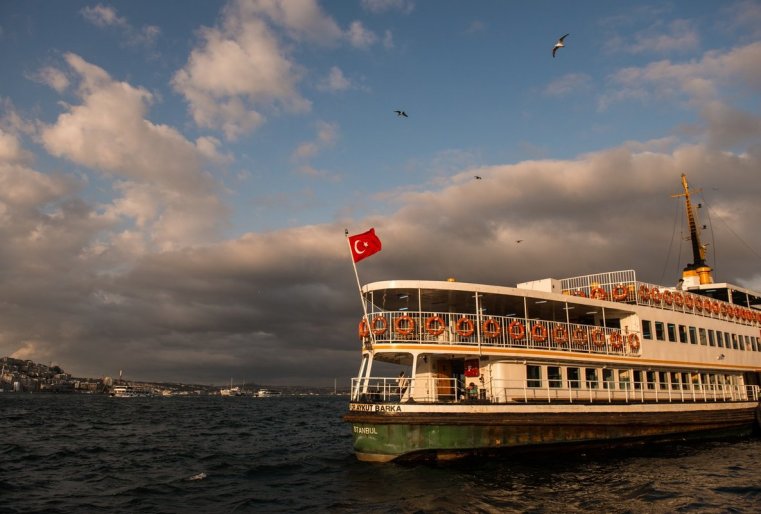 نۋ ي، كونەچنو جە، وچەن منوگو مەستنىح تۋريستوۆ يز درۋگيح رەگيونوۆ تۋرسيي