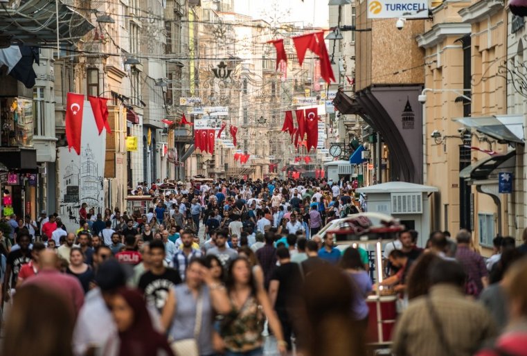 تاكسيم -  ەتو سامايا كرۋپنايا پو پروحوديموستي پلوششاد ستامبۋلا