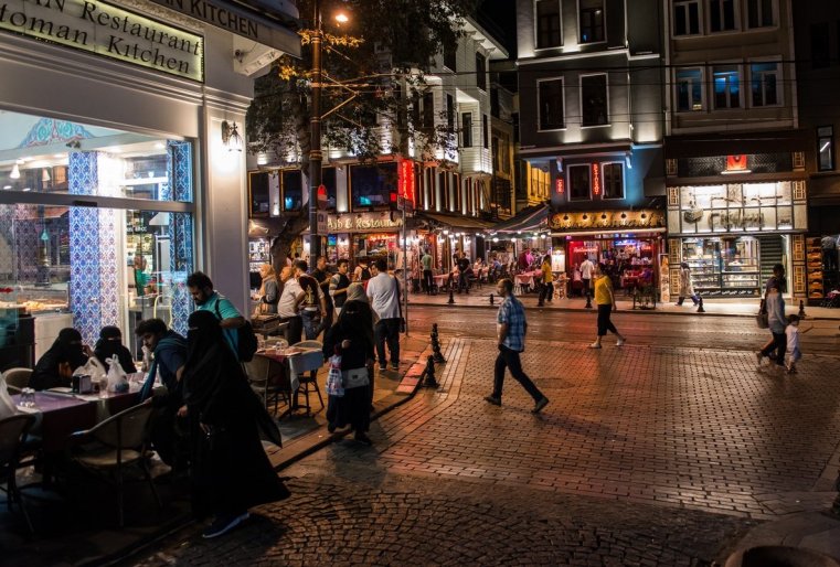 نوچيۋ گورود پرەوبراجاەتسيا ي وتكرىۆاەتسيا سوۆسەم درۋگوي ستورونى