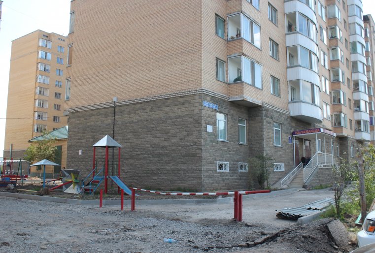 Август 2016-го. Назаренко с четырьмя детьми проживает в подвальном помещении новостройки в Астане. Как говорит девушка, ее здесь приютили добрые люди.