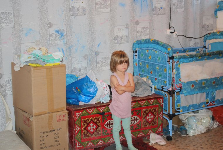 Жили у родственников мужчины. Но в один день Герман уехал на заработки в Астану и не вернулся. По словам Нины, он снова начал пить. К тому моменту девушка была в положении.