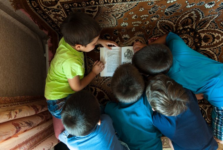 "Самая сложная была первая неделя. Первые семь дней наши волосы стояли дыбом", - вспоминает Мурат.