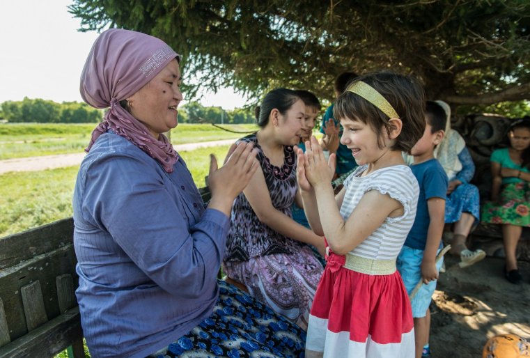 После женитьбы у пары девять лет не было детей. Все это время Орынбасар вместе с мужем обдумывали идею усыновления. "Если бы не он, я бы не решилась. Он у меня решительный. Сейчас, по прошествии лет, думаю, ничего сложного нет. В усыновлении важно, чтобы оба супруга хотели этого", - признается женщина.