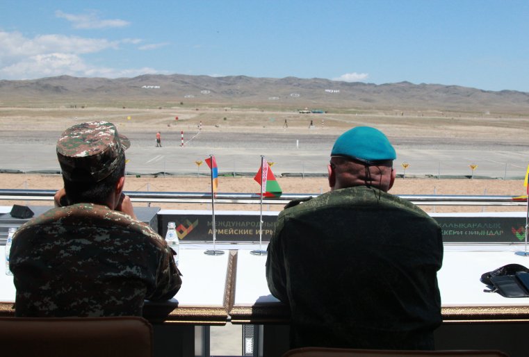 В общей сложности в двух конкурсах приняли участие 278 человек: 32 казахстанских военнослужащих и 246 иностранных участников.