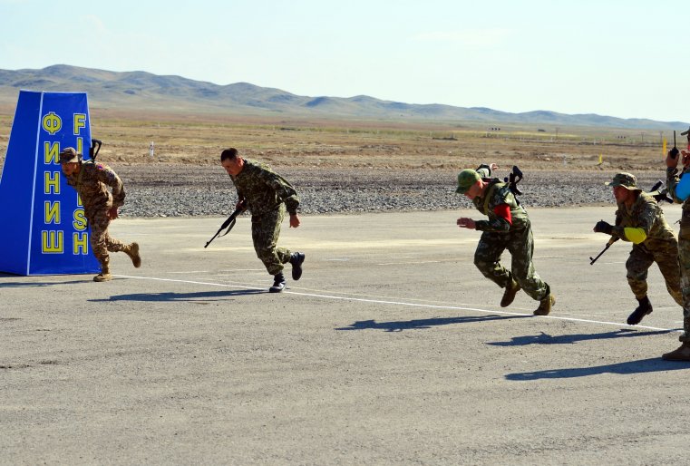 23 конкурса по полевой, воздушной и морской выучке прошли одновременно на 20 военных полигонах России и Казахстана и развернулись в акваториях Балтийского, Черного и Каспийского морей.
