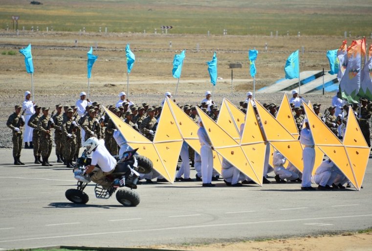 По итогам заключительного этапа конкурса "Мастера артиллерийского огня" команда Казахстана стала лучшей. На втором месте - Россия, на третьем - команда из Китая, на четвертом месте - Кыргызстан и на пятом месте - команда из Венесуэлы.