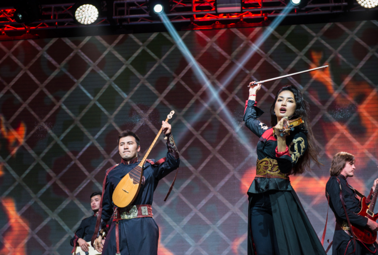 "Битву номадов-8" некоторые преподносят как бойцовское шоу. В любом шоу должна быть музыкальная пауза. В данном случае это группа "Улытау"