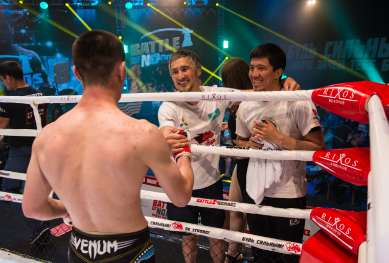 Так, специальными призами награждены: за лучший сабмишн -Даянат Джабаров (Россия); за лучший нокаут - Алтынбек Бахтыгельдинов; за волю к победе - Рустам Магдиев; за самый быстрый нокаут - Дмитрий Ермолаев; обладателем суперприза стал Героев Исмаил. Победитель супербоя Бауыржан Куанышбаев стал обладателем сертификата на проживание в отеле The Palm Dubai на 4 дня. Победитель супербоя Фаридун Одилов получил сертификат на проживание 7 дней в отеле Rixos Bab Al Bahr. Обладателем главного приза - сертификата на 7 дней проживания в Rixos The Land of Legends Theme Park в Анталии - стал Гойти Дазаев.