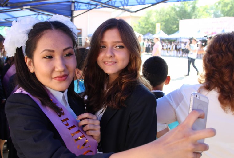 А вот теперь можно и повернуть смартфон на себя